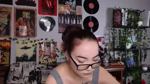 Yuna online show from 11/18/25, 08:13