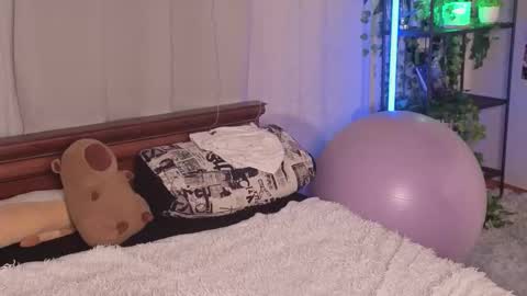 Yuna online show from 12/14/25, 09:08