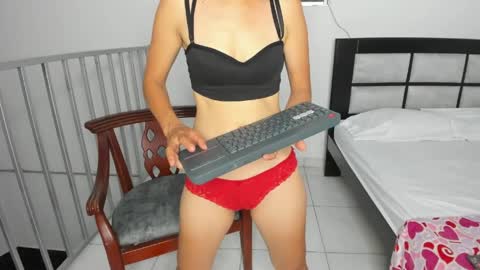 Snapshot of cowmarce chatting on 05/05/26, 01:46 Marce Online 1pm - 7pm gmt-5 online show from 05/05/26, 01:46