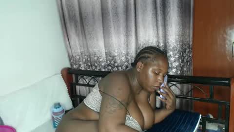 Snapshot of cozy_dion chatting on 05/13/26, 06:38 Erykah online show from 05/13/26, 06:38