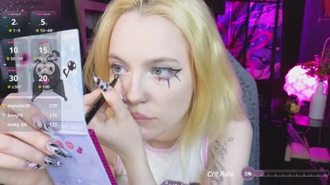 Snapshot of crackling_tati chatting on 12/02/24, 02:53 Tati online show from 12/02/24, 02:53