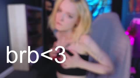 Snapshot of crackling_tati chatting on 12/08/24, 01:13 Tati online show from 12/08/24, 01:13