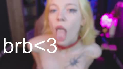 Snapshot of crackling_tati chatting on 12/11/24, 11:43 Tati online show from 12/11/24, 11:43