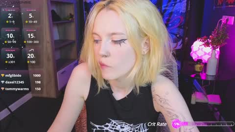 Snapshot of crackling_tati chatting on 12/12/24, 02:48 Tati online show from 12/12/24, 02:48