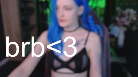 Snapshot of crackling_tati chatting on 12/13/24, 11:50 Tati online show from 12/13/24, 11:50