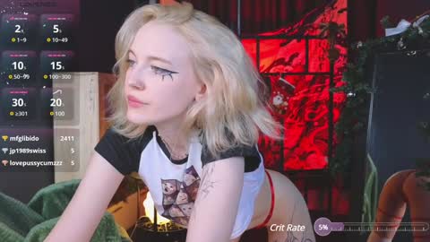 Snapshot of crackling_tati chatting on 12/30/24, 12:00 Tati online show from 12/30/24, 12:00