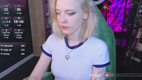 Snapshot of crackling_tati chatting on 01/04/25, 03:29 Tati online show from 01/04/25, 03:29