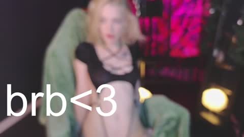 Snapshot of crackling_tati chatting on 01/12/25, 12:49 Tati online show from 01/12/25, 12:49