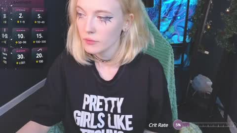 Snapshot of crackling_tati chatting on 01/16/25, 03:23 Tati online show from 01/16/25, 03:23