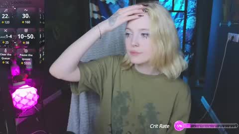 Snapshot of crackling_tati chatting on 02/25/25, 08:41 Tati online show from 02/25/25, 08:41