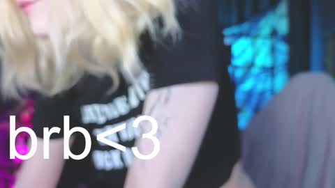 Snapshot of crackling_tati chatting on 02/25/25, 11:44 Tati online show from 02/25/25, 11:44