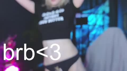 Snapshot of crackling_tati chatting on 02/26/25, 02:48 Tati online show from 02/26/25, 02:48