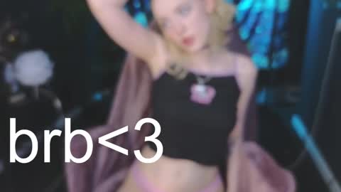 Snapshot of crackling_tati chatting on 02/27/25, 11:59 Tati online show from 02/27/25, 11:59