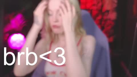 Snapshot of crackling_tati chatting on 03/08/25, 12:11 Tati online show from 03/08/25, 12:11