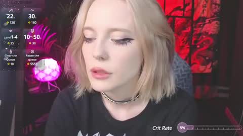 Snapshot of crackling_tati chatting on 03/10/25, 04:28 Tati online show from 03/10/25, 04:28