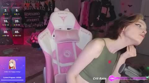 Snapshot of crackling_tati chatting on 11/18/25, 08:13 Tati online show from 11/18/25, 08:13