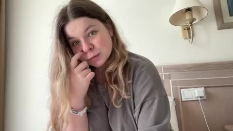 Elise online show from 10/03/25, 10:23