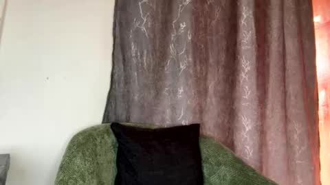 Snapshot of crave_meslowly chatting on 04/10/26, 10:53 Taliee online show from 04/10/26, 10:53