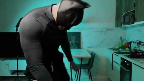 Snapshot of cravelorenzo chatting on 12/20/25, 12:01 CraveLorenzo online show from 12/20/25, 12:01