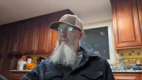 Snapshot of craven_moreass chatting on 05/28/26, 10:23 Dick Fitswell online show from 05/28/26, 10:23