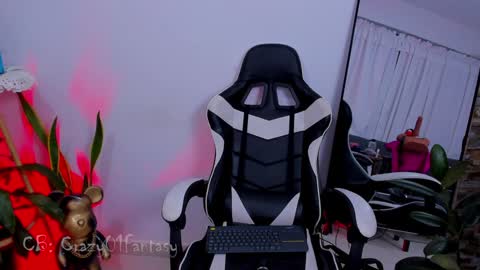 Laura  online show from 01/25/25, 08:21