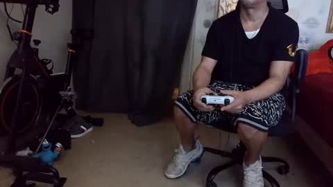 Snapshot of crazy4feetmanic chatting on 04/28/26, 01:48 drbucknaked online show from 04/28/26, 01:48