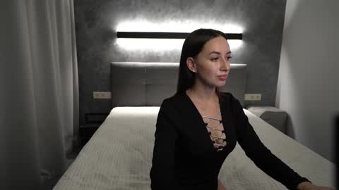 Snapshot of crazy_kissa chatting on 12/13/24, 06:31 Katrine Loya FIRST DAY online show from 12/13/24, 06:31