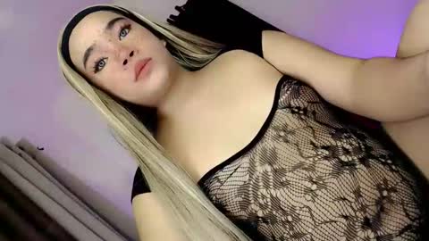 Snapshot of crazy_vixen chatting on 03/15/26, 07:42 Hot Ayisha online show from 03/15/26, 07:42
