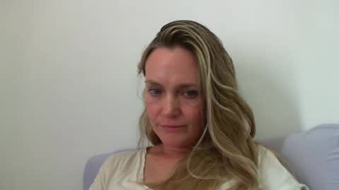 Anny online show from 01/17/25, 03:11