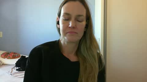 Anny online show from 09/29/25, 12:21