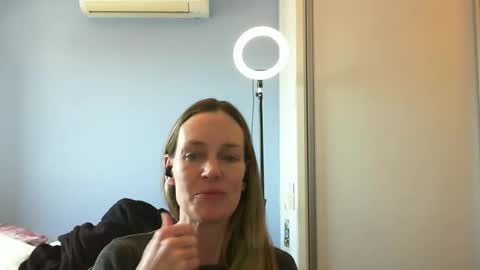 Anny online show from 11/11/25, 04:07