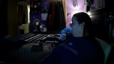 Snapshot of crazygirl802 chatting on 12/20/25, 10:17 crazygirl802 online show from 12/20/25, 10:17