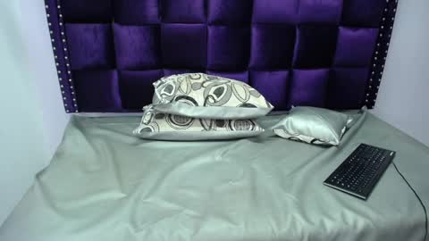 Snapshot of crazyonme chatting on 12/17/24, 11:05 diosalinda online show from 12/17/24, 11:05