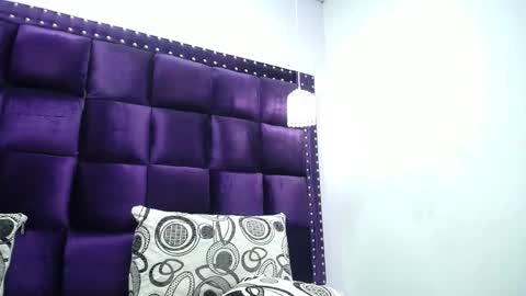 Snapshot of crazyonme chatting on 03/11/25, 11:04 diosalinda online show from 03/11/25, 11:04