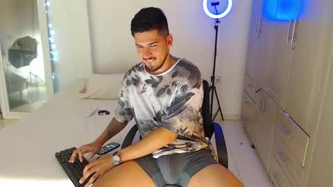 Snapshot of crazyybull chatting on 11/04/25, 04:50 Bull online show from 11/04/25, 04:50