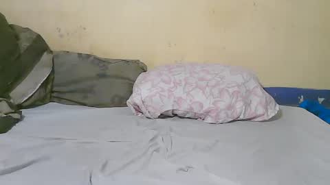 Snapshot of crazzyfucck chatting on 10/05/25, 04:44 Samuel online show from 10/05/25, 04:44