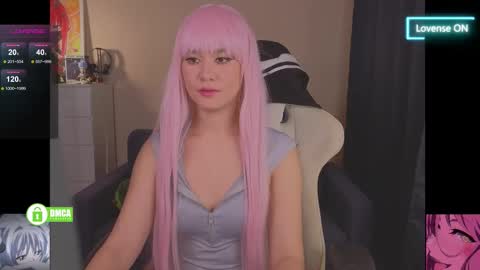 Snapshot of creammeow chatting on 12/17/25, 02:28 Alina online show from 12/17/25, 02:28