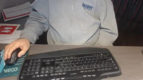 Creamormilk online show from 10/27/25, 01:48