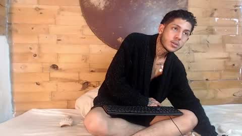  CAMILA Y SEBASTIAN online show from 02/14/25, 09:32