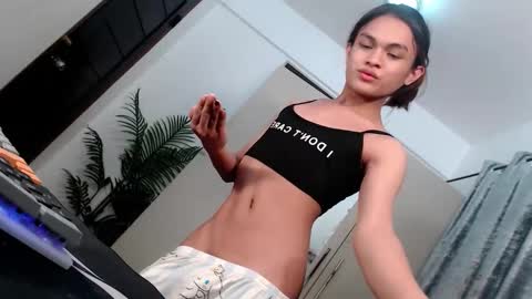 Snapshot of creamy_delilah chatting on 03/22/26, 09:02 Delilah online show from 03/22/26, 09:02