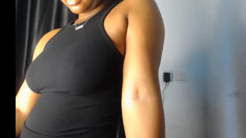 Snapshot of creamy_juicypussy chatting on 09/17/25, 11:01 Lady jasmine online show from 09/17/25, 11:01