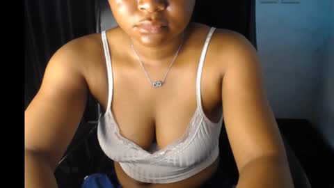 Snapshot of creamy_juicypussy chatting on 11/26/25, 07:42 Lady jasmine online show from 11/26/25, 07:42