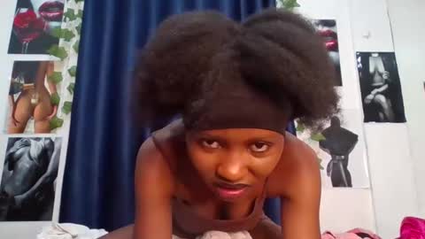 Snapshot of creamy_kitty5 chatting on 11/30/25, 02:54 Creamykitty online show from 11/30/25, 02:54