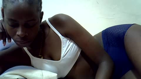 Snapshot of creamy_pussie chatting on 06/25/26, 12:42 creamy_pussie online show from 06/25/26, 12:42