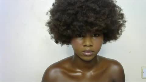 Snapshot of creamybabee chatting on 01/17/25, 05:41 queen online show from 01/17/25, 05:41