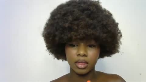 Snapshot of creamybabee chatting on 01/22/25, 02:37 queen online show from 01/22/25, 02:37