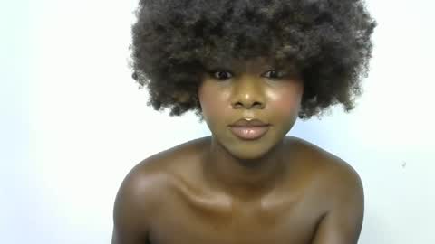 Snapshot of creamybabee chatting on 01/28/25, 04:30 queen online show from 01/28/25, 04:30