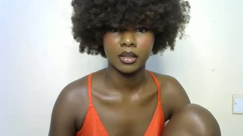 Snapshot of creamybabee chatting on 03/02/25, 01:15 queen online show from 03/02/25, 01:15