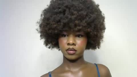 Snapshot of creamybabee chatting on 03/04/25, 09:32 queen online show from 03/04/25, 09:32