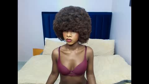 Snapshot of creamybabee chatting on 09/21/25, 12:56 queen online show from 09/21/25, 12:56